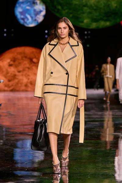 Look 30